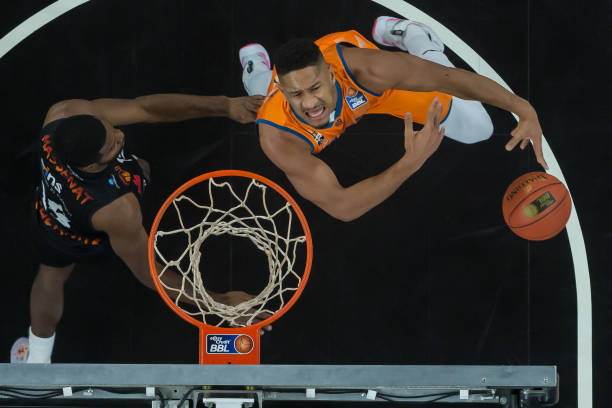 沃克始终保 沃克始终保